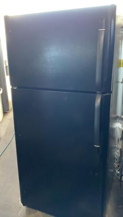 Kenmore Top Mount Black Refrigerator
