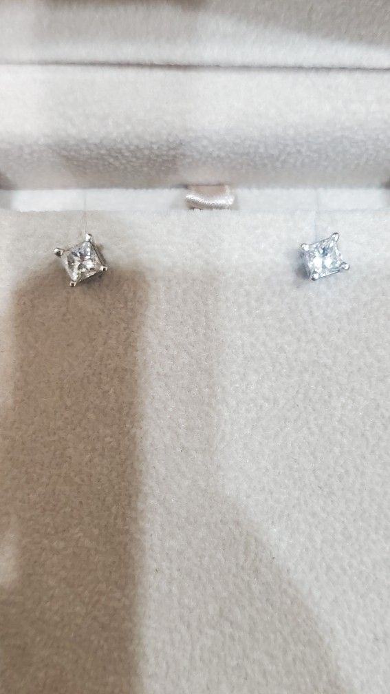 Princess earring diamond