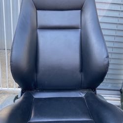 CORVETTE SEATS 2 OF THEM  ON PIC  NEW