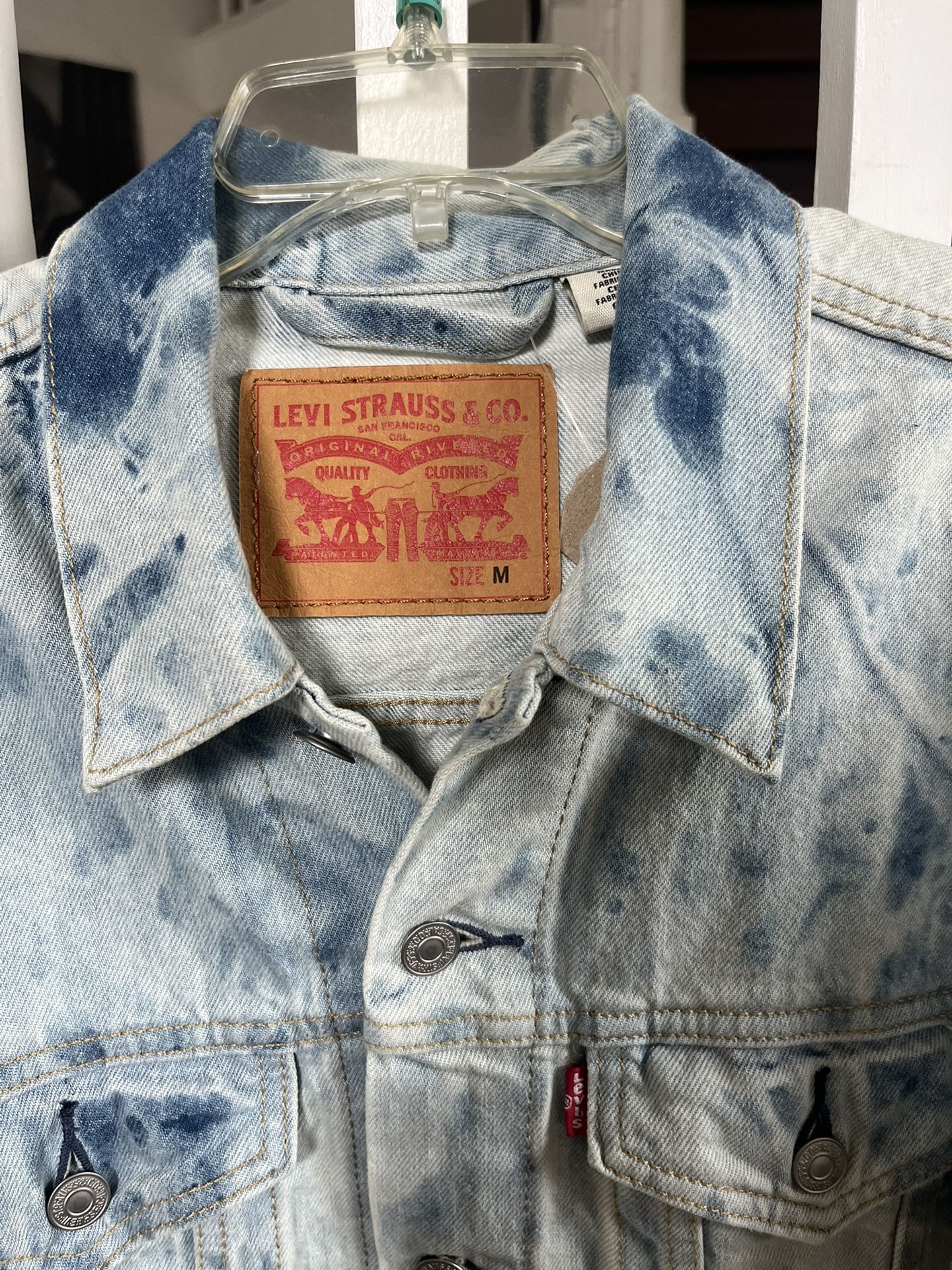 Levi’s Denim Men’s Jacket Pocket Distressed Light Wash Party (contact info removed)71 brand new with tags