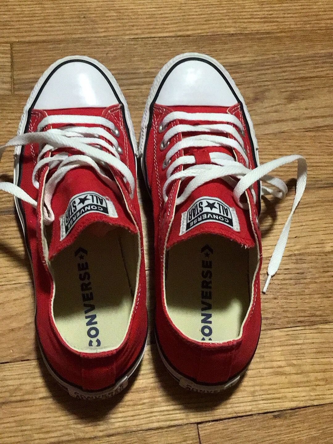 Converse low top men’s size 6 women’s size 8 Execellet condition each $17