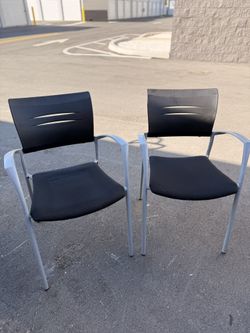 Set of 2 Office Guest / Waiting Room Chairs – Great Condition