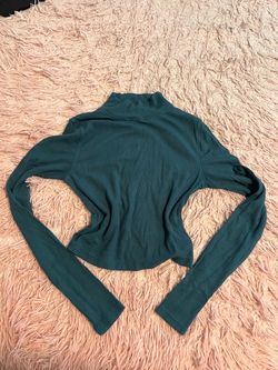 Green turtle neck long sleeve