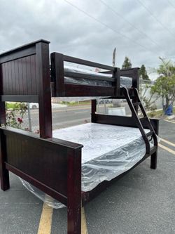 Twin over Full bunkbed