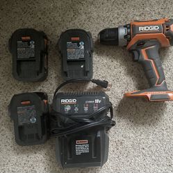 RIGID Drill + 3 batteries & charger