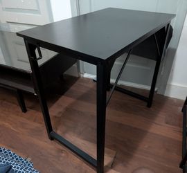 Small 32 Inch Black Desk with Storage bag and Headphone Hook