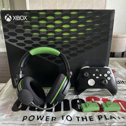 Xbox Series X, Controller With Rechargeable Packs, Razr kaira Wireless Headset