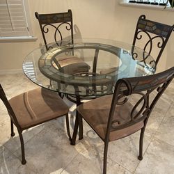 Ashley Furniture 5 Piece Dining Kitchen Table Set (Like New)