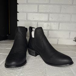 NEW Woman’s Size 9- Black Boots