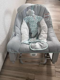 Baby/toddler vibrating chair