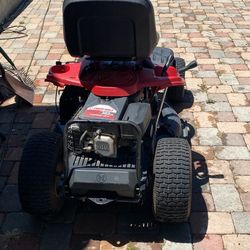 Riding lawnmower