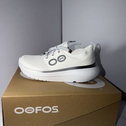 Brand New Oofos Women’s Oomy Stride White/Black Size7.5 $190 MSRP Athletic Shoes