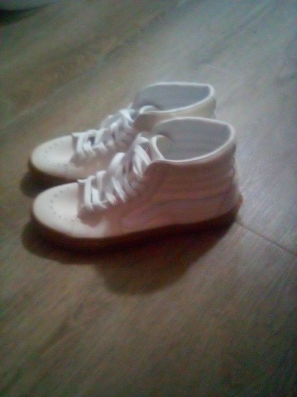 New Vans Size 8 1/2 W , 7 M