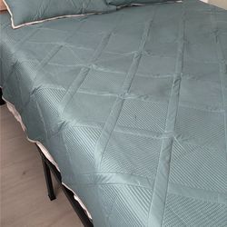 Queen Retro Bedroom Set