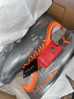 Soccer Cleats 8.5 ( BRand NeW )