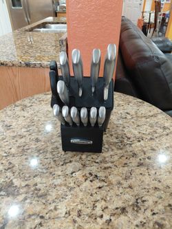 ( USED  ) FARBERWARE 12-PIECE STAINLESS STEEL  KNIFE SET WITH BLOCK