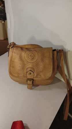 MAURICES Medium size. PINK LEATHER HAND BAG