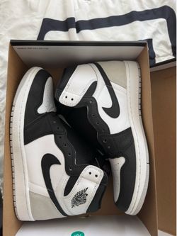 $1 Jordan 1 Retro High OG Bleached Coral