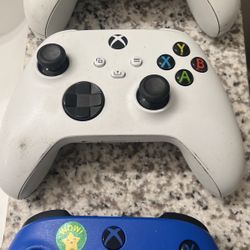Xbox controllers / Head Set And Mouse