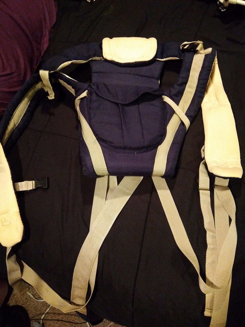 **Baby Carrier w/ Pocket**