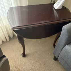 End Table Side Can Go Up To Make A Circle