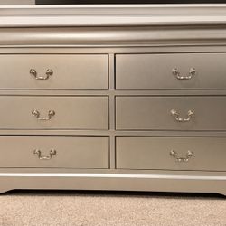 Beautiful Like New Gray 6-Drawer Dresser $200 Cash Only