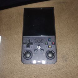 Retro Handheld Console 64 GB Storage Thousands Of Games With Carry Case.