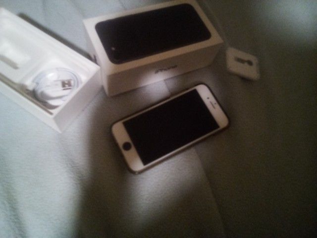 iPhone 7 With Box Charger iCloud Locked