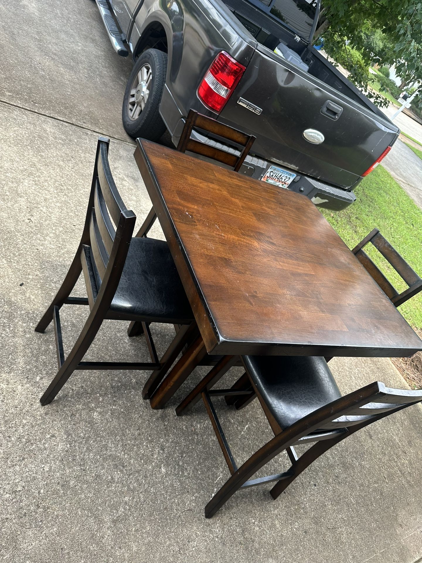 Dining Table W/ 4 Chairs