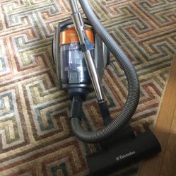 Electrolux T8 Bagless Canaster vacuum Multi Cyclone Continiues Suction NEW