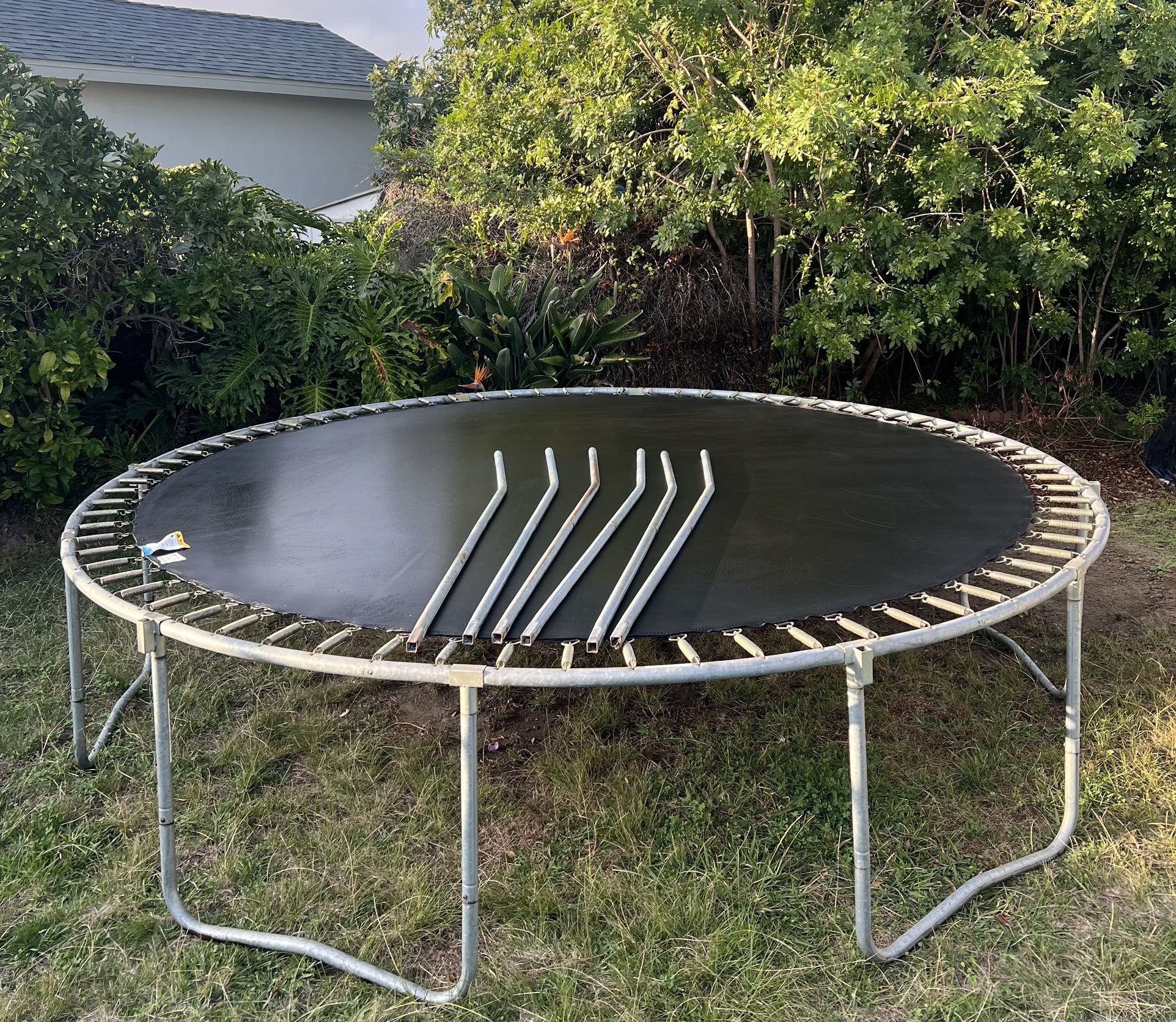 Trampoline Skywalker 12 Ft. Nice