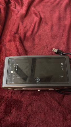 General electric AM/FM alarm clock radio General Electric AM/FM alarm clock radio