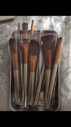 Naked 12 piece brush set