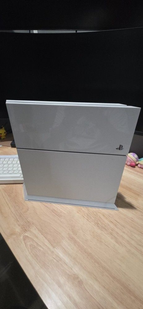 White Playstation 4