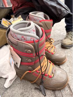 Dakine snowboard and new thirty two boots