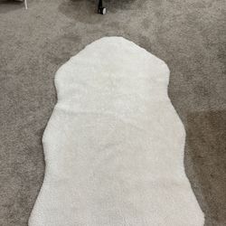 White Faux Fur Rug – 90cm x 150cm