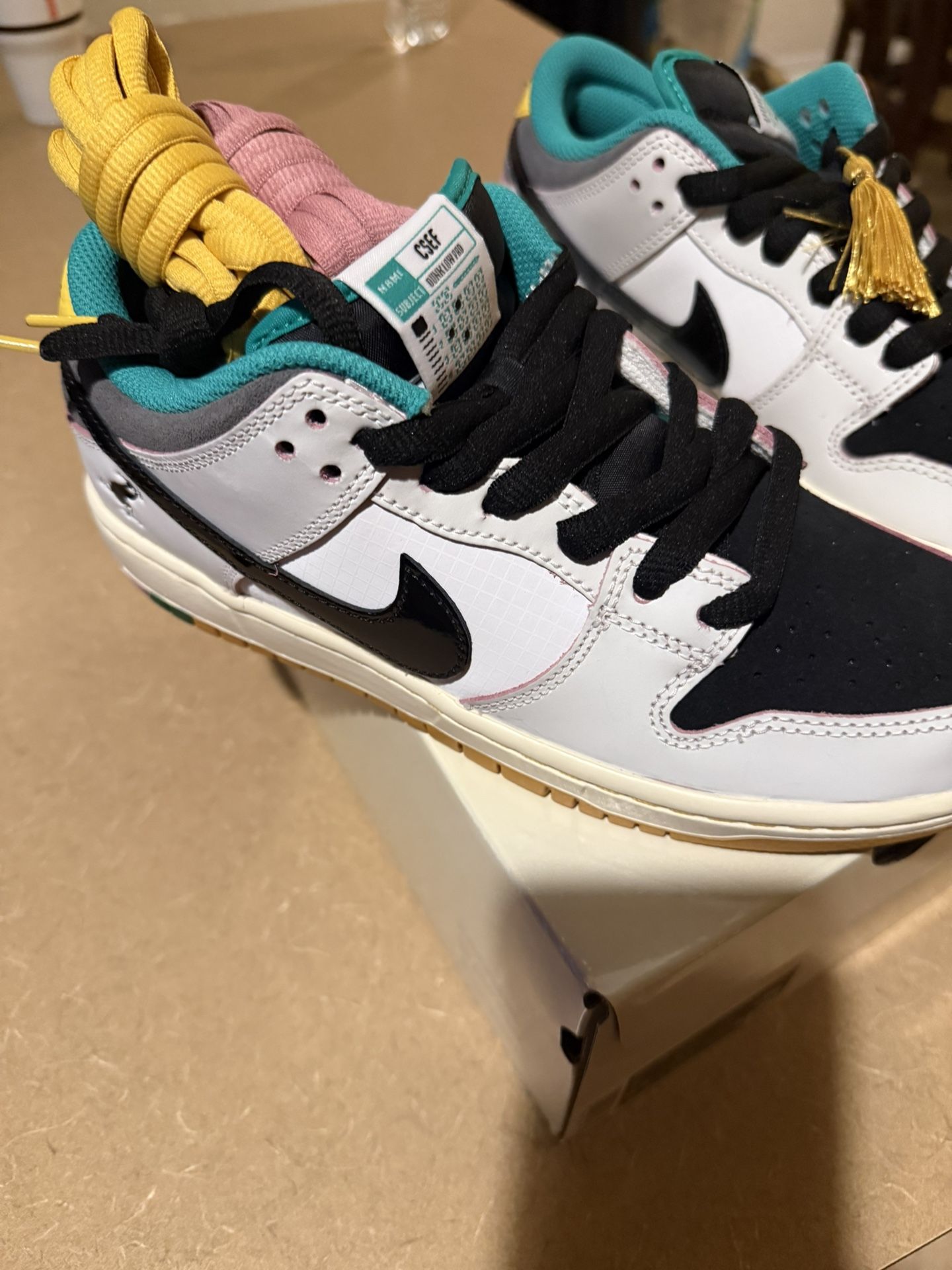 Nike SB Dunk Low Pro QS Size 7 Men’s 8.5 Woman’s Dead Stock