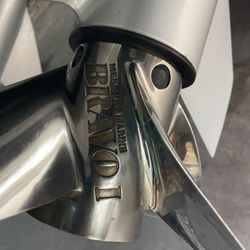 Mercury Propelas Bravo1 FS (25P ) RH-LH Perfecto Estado 