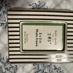 🖼️ Kate Spade New York Striped Photo Frame – 2x3 – Black & Whi