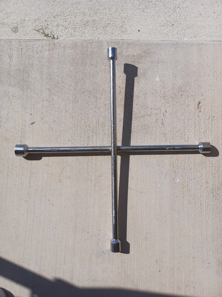 Lugnut Wrench