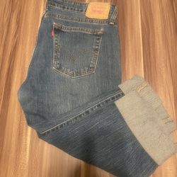 Levi’s Capri Size 10                               O
