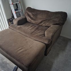 Oversized Chair With Ottoman