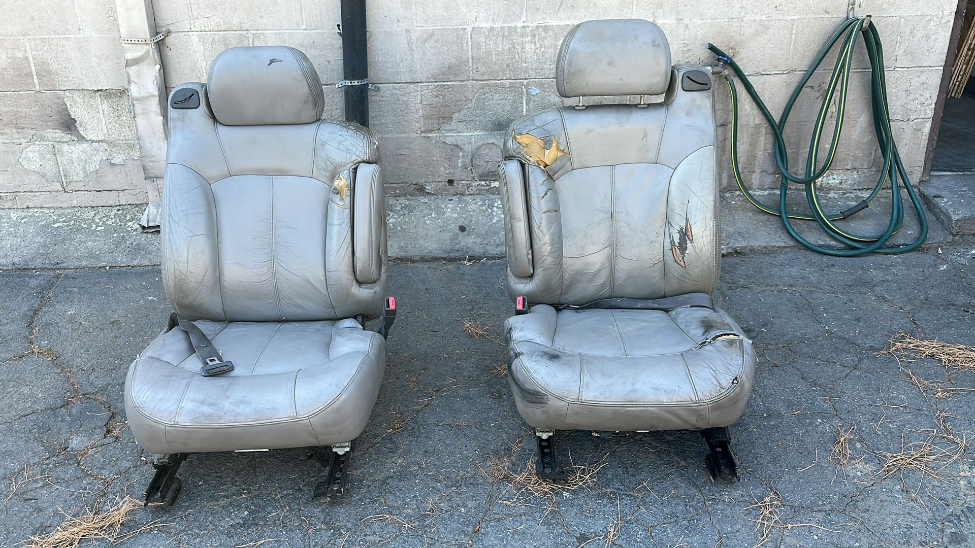 2002 Chevy Suburban front bucket seats