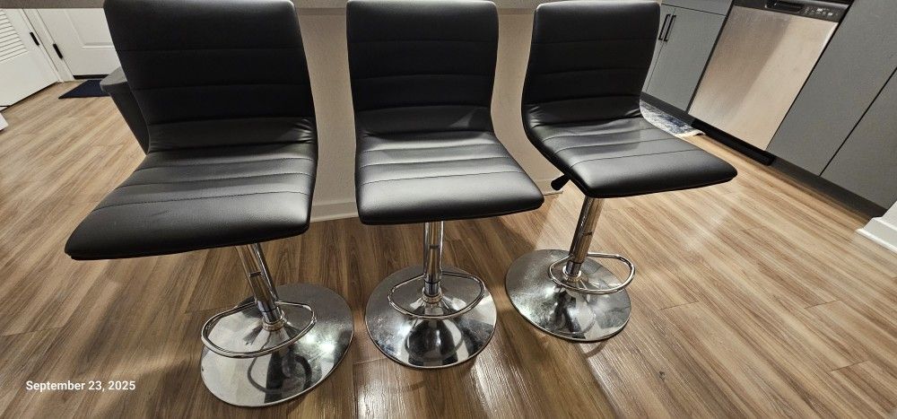Set Of 3 Bar Stools 