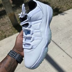 Air Jordan 11 Retro Low 'Legend Blue