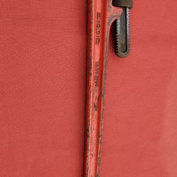 RIDGID Heavy-Duty Pipe Wrench: Cast Iron, 3 in Jaw Capacity, Serrated, 24 in Overall Lg, I-Beam - REDUCED 