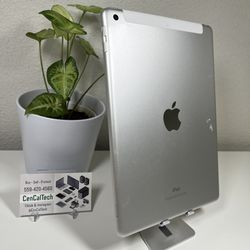 iPad 6th Gen 32gb Unlocked Top body is bent. Still Fully Fuctional 