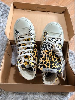 Straye tennis shoes unisex