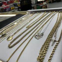 Valentines Day Is Right Around The Corner ❤️Beautiful Gold Jewelry At CC Coins In Wyandotte ❤️