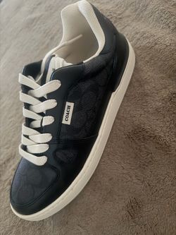 Size 9 Coach Clip Court Low Top Sneaker in Signature